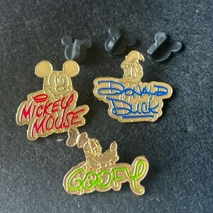 Disney Pin Lot of 3. Autographs. Gold Mickey Mouse, Donald Duck, Goofy.